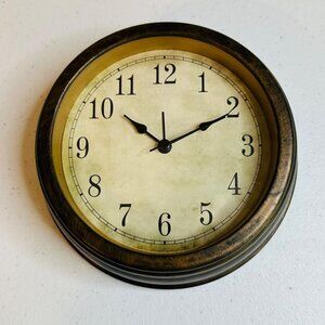 Vintage-Look Retro-Style Round Wall Clock Rustic-Look Brown Frame Analog Clock